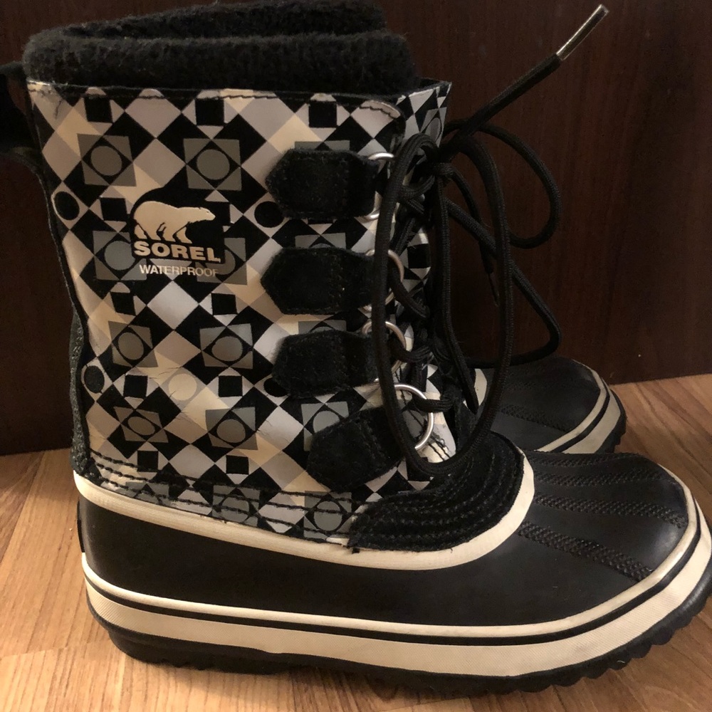 Sorel waterproof boots - Picture 1 of 8